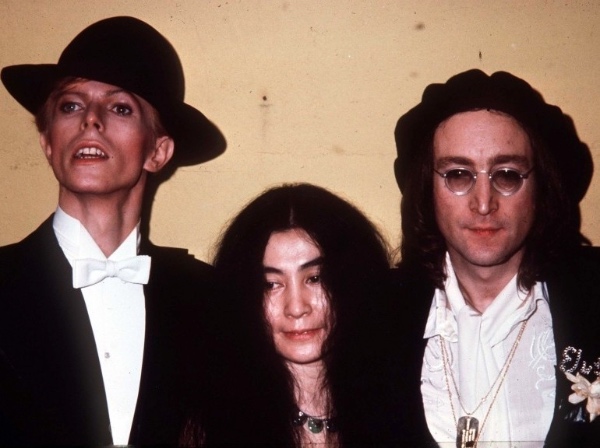 Lennon e Bowie con Yoko Ono