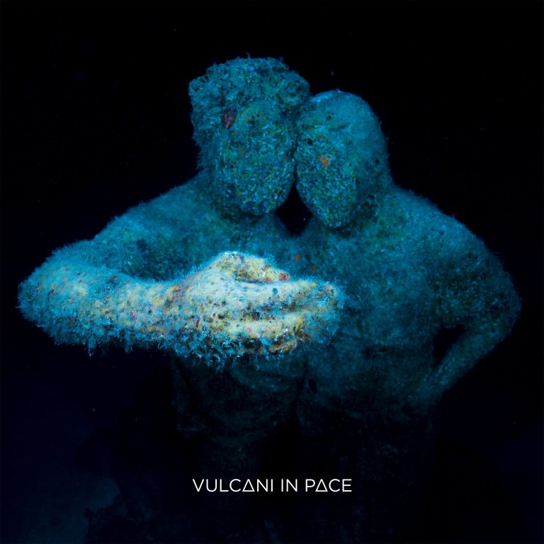 Vulcani in Pace - copertina di Jason deCaires Taylor