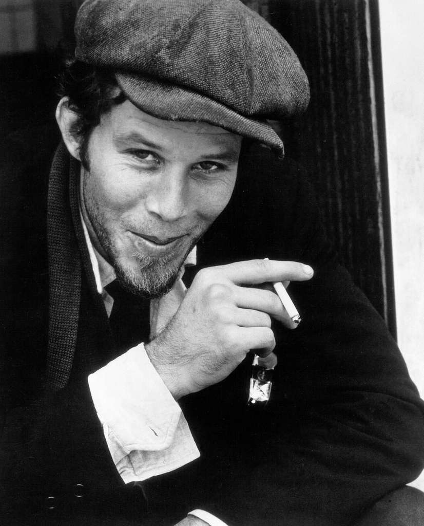tom-waits-197475-asylum-publicity-photo-with-cigarette-744347-1024